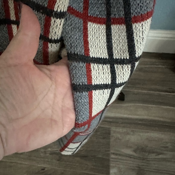 Entro Plaid Sweater - Picture 5 of 5